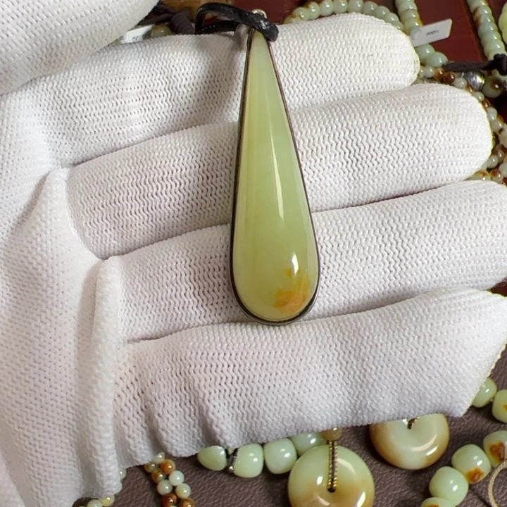 兜***出岫岩河磨玉（透闪石质玉）未镶嵌颈饰