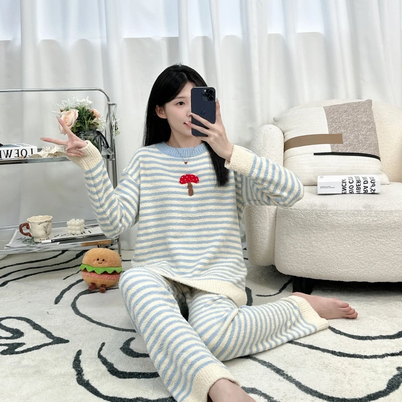 2025年新款保暖半边绒睡衣女款秋冬季纯色条纹加厚保暖珊瑚绒套装