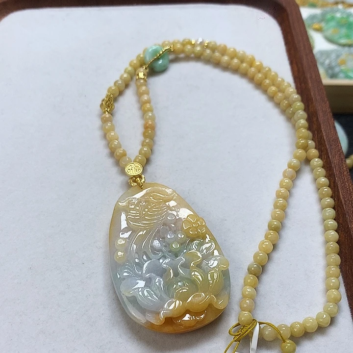 翡翠颈饰未镶嵌吊坠