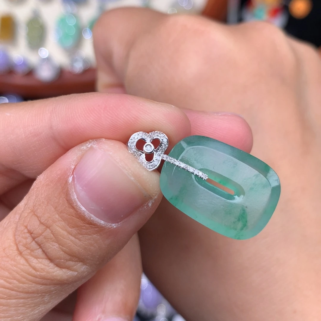 翡翠吊坠(不含链)18K金镶嵌