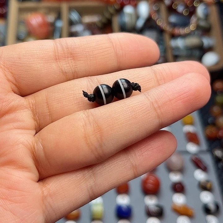 玛瑙/玉髓未镶嵌珠宝半成品蚁**行