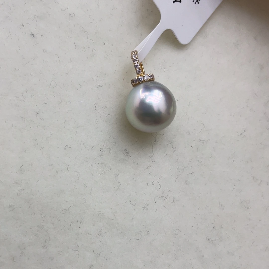 18K金镶嵌海水珍珠颈饰