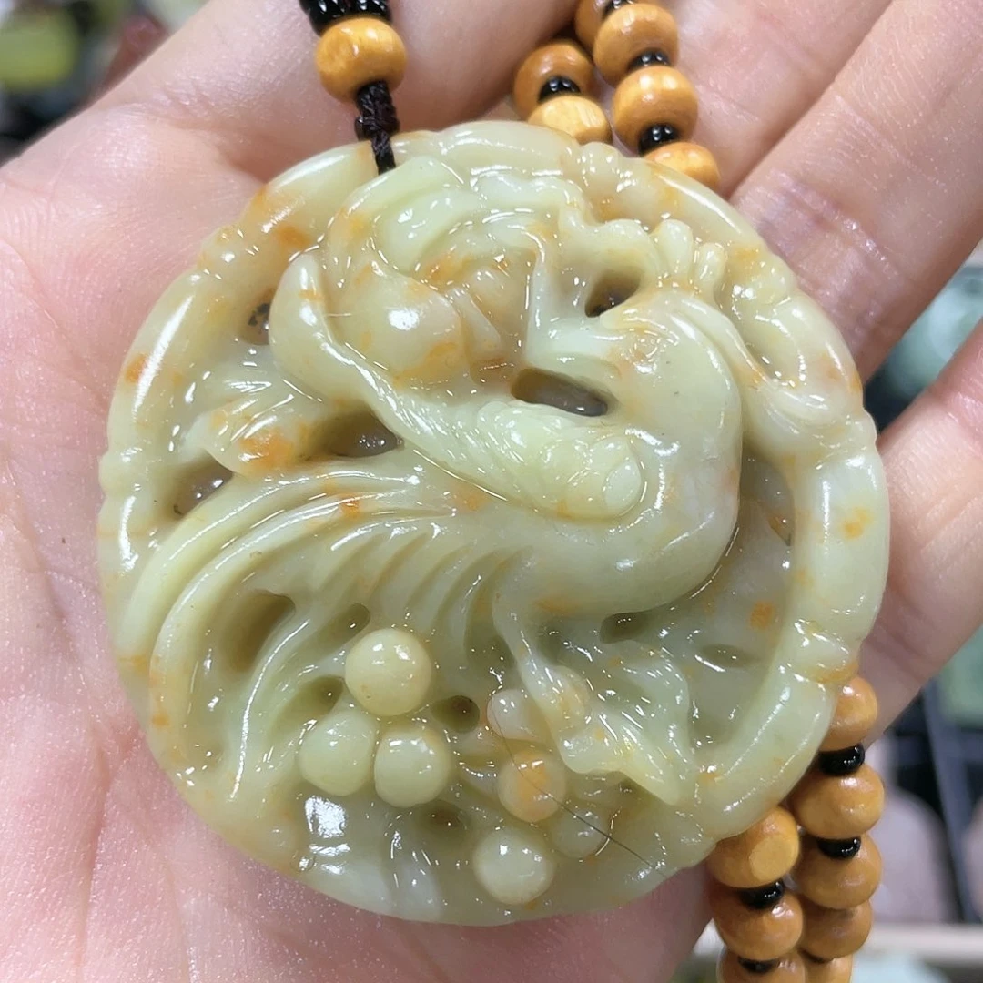 蛇纹石玉颈饰合金