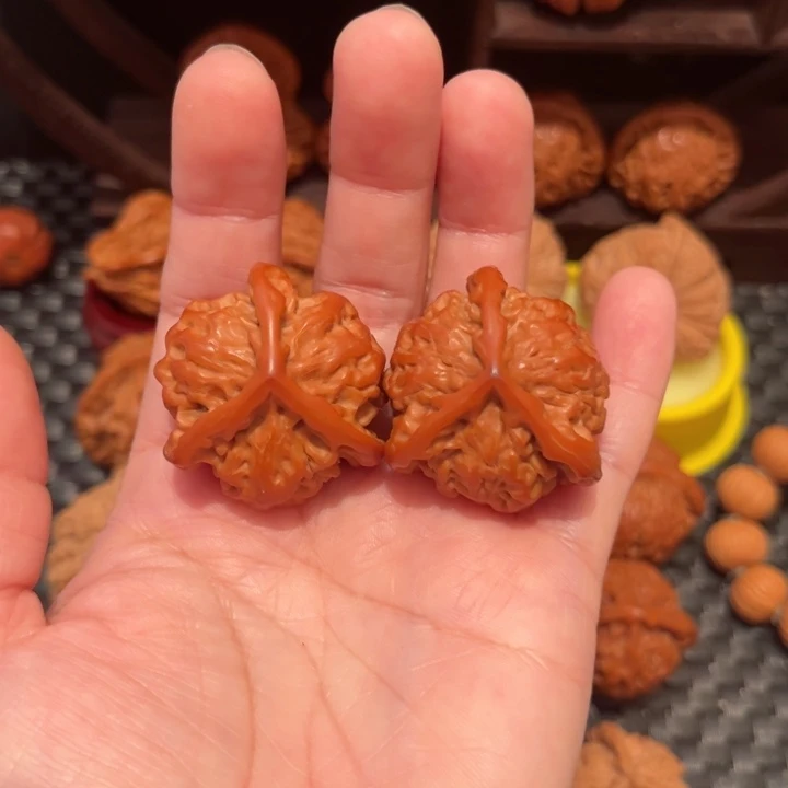 文玩核桃把件三棱