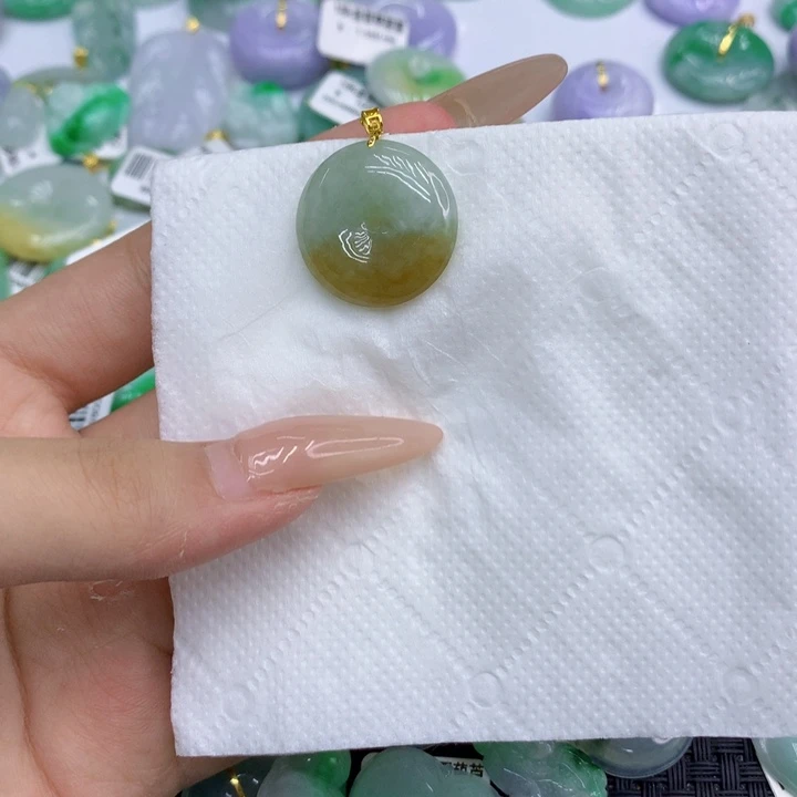翡翠18K金镶嵌颈饰1111111111