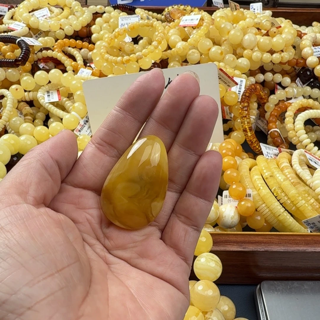 未镶嵌琥珀珠宝奇石