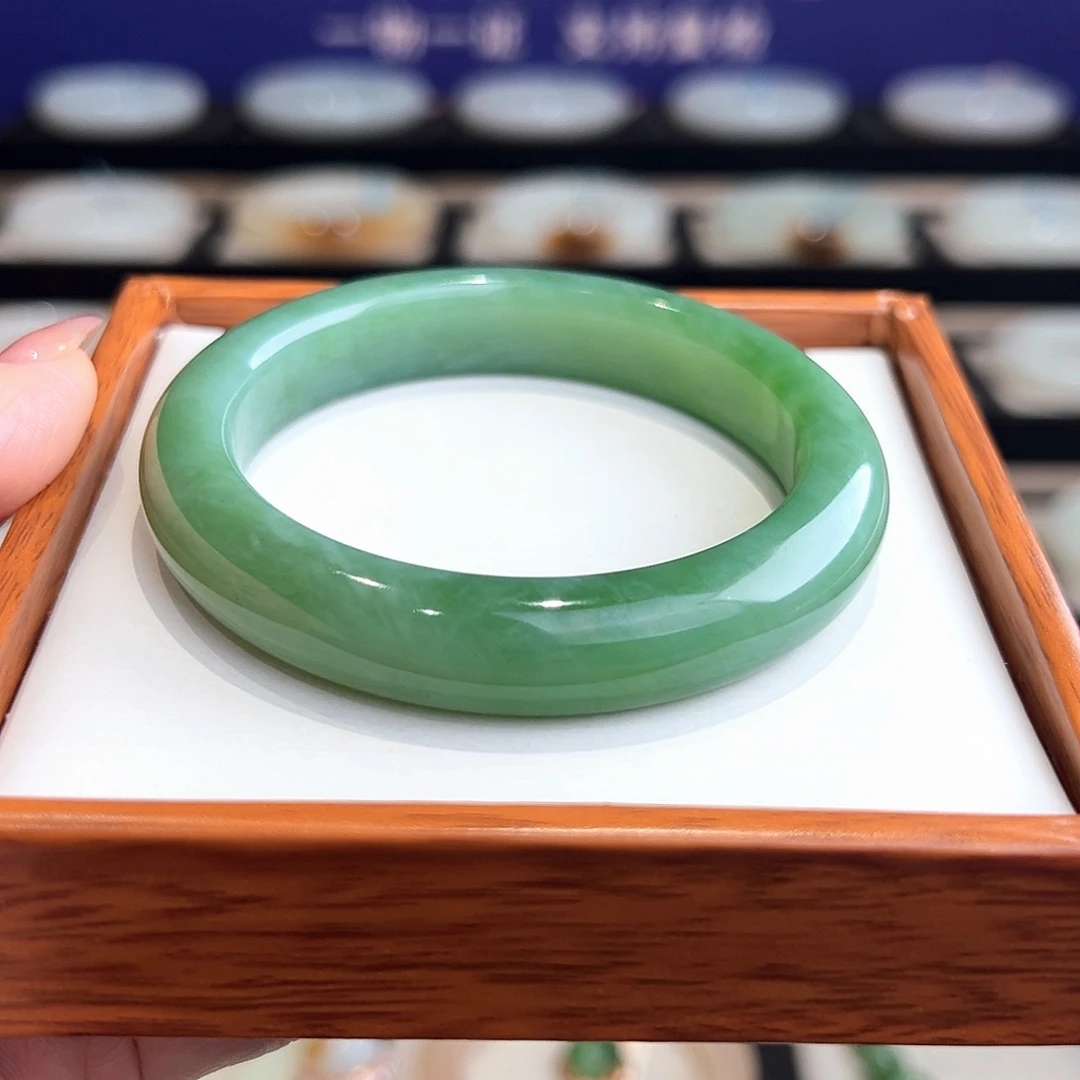 和田玉（碧玉）未镶嵌手镯
