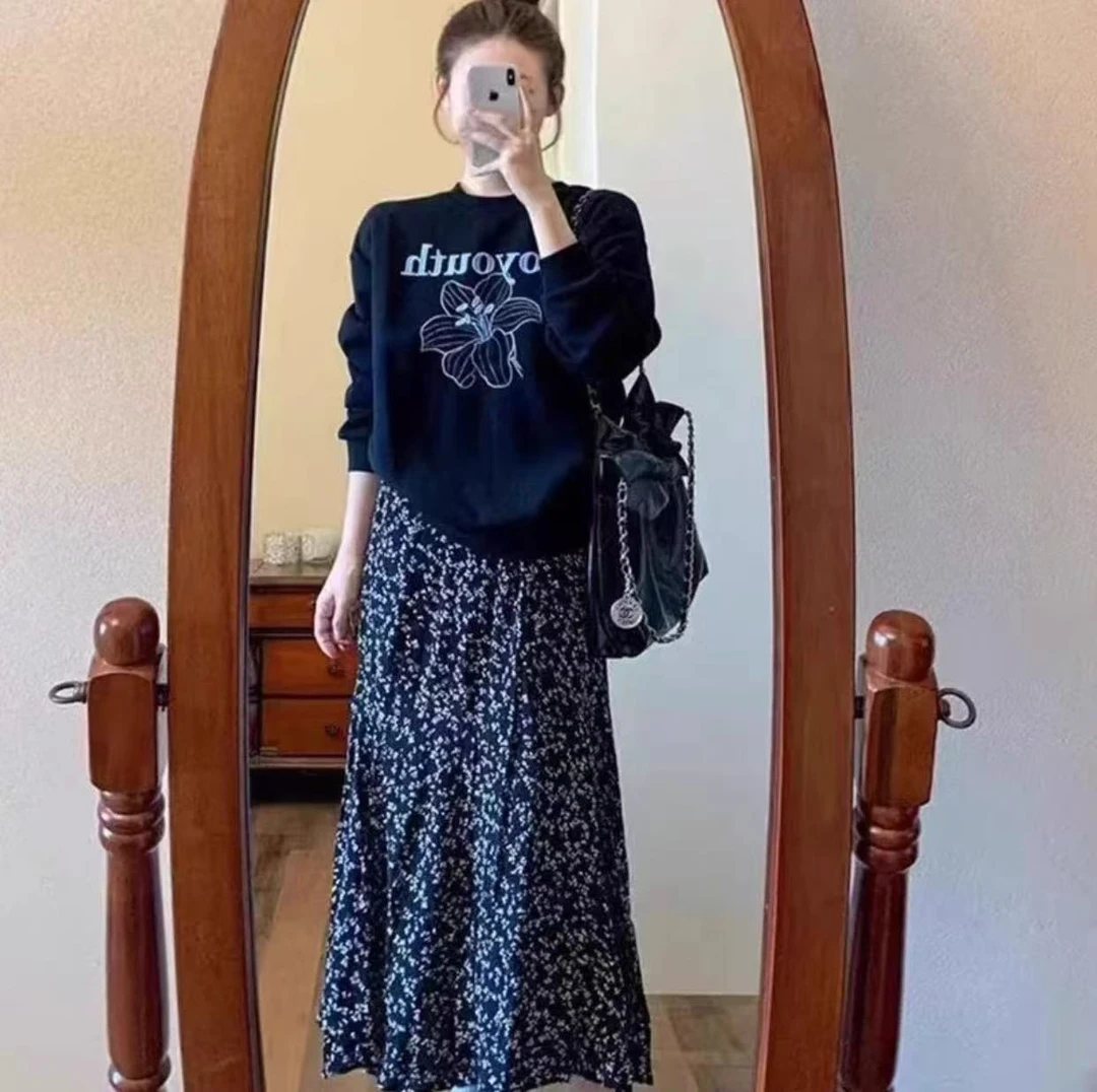 早秋穿搭搭配美式印花字母卫衣碎花半身裙盐系轻熟两件套装8651