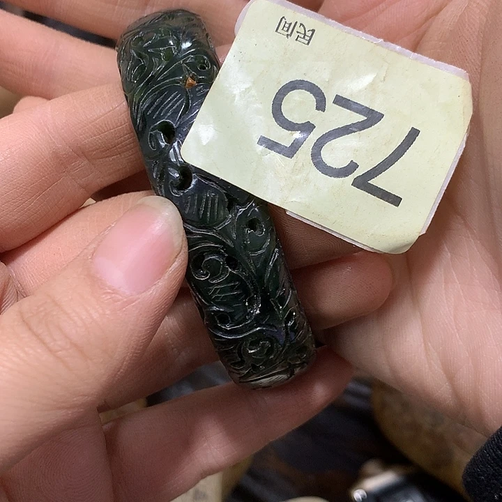 告***己和田玉未镶嵌颈饰