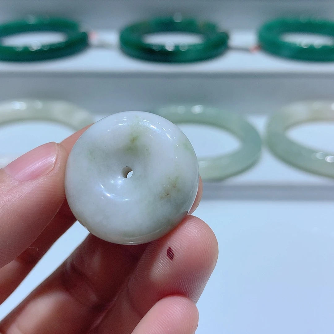 独山玉未镶嵌手镯沂****格