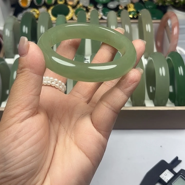 东陵石未镶嵌手镯