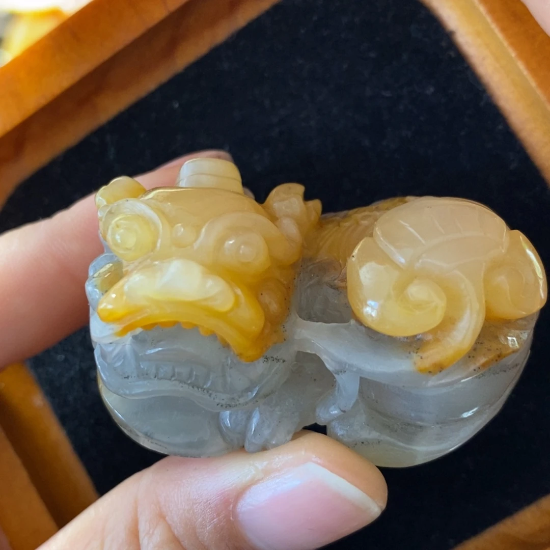 石英质玉（黄龙玉）颈饰未镶嵌