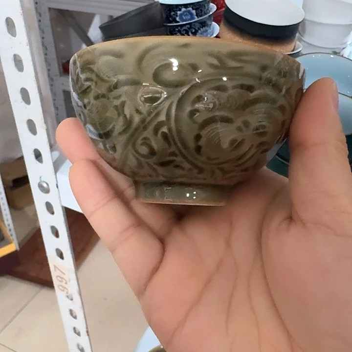 主人杯一个，瓷。。品茗