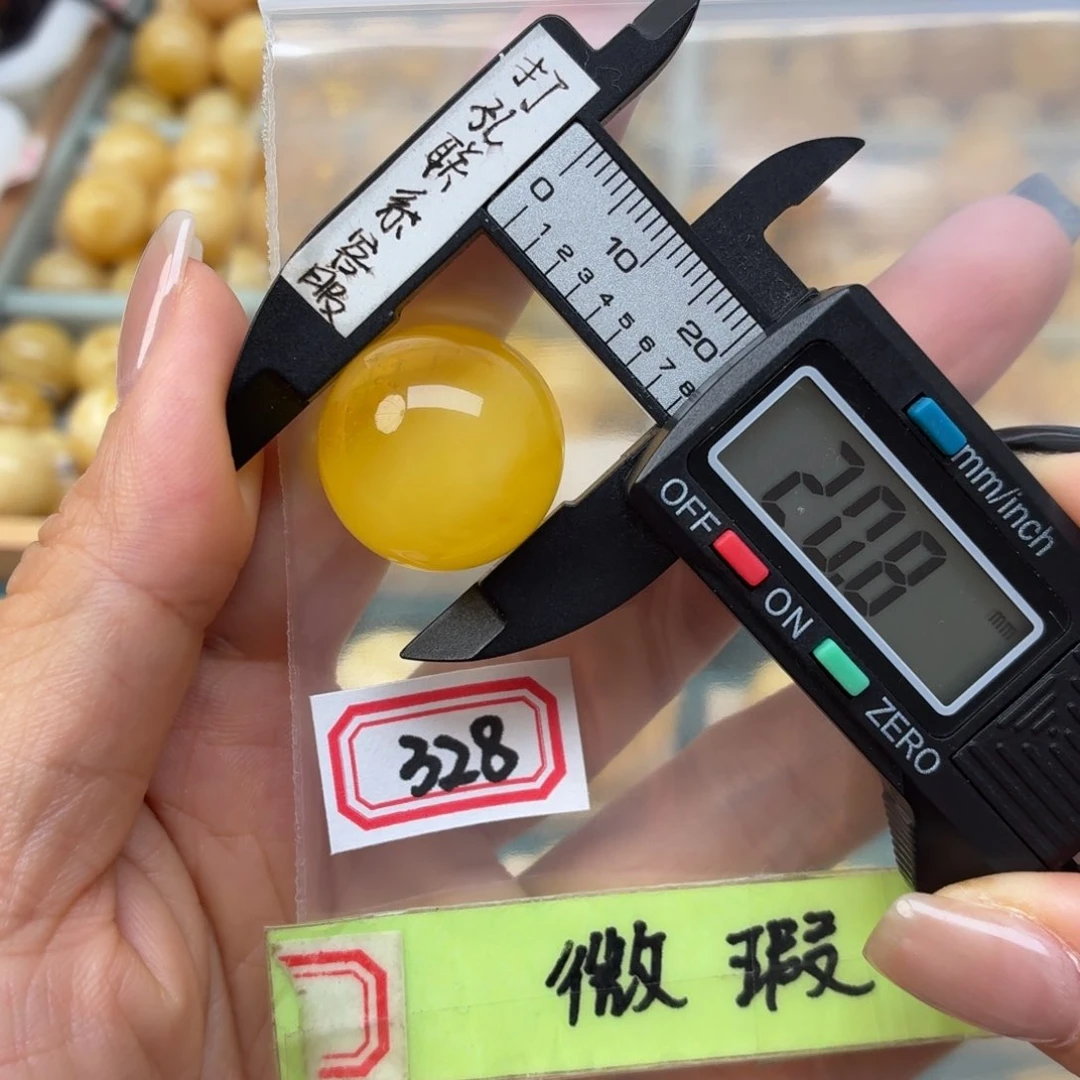 小***干未镶嵌蜜蜡裸石微瑕