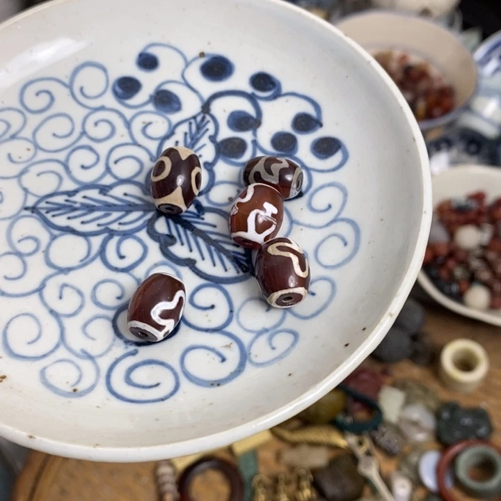 大***-铜铁合金类工艺品 珠子 五枚 摆件 微瑕