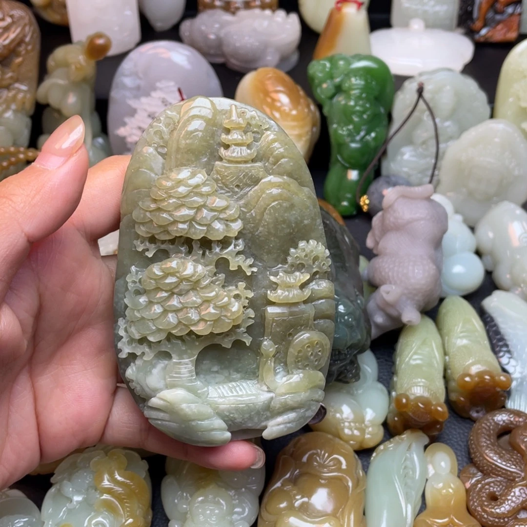 厚***福和田玉未镶嵌颈饰