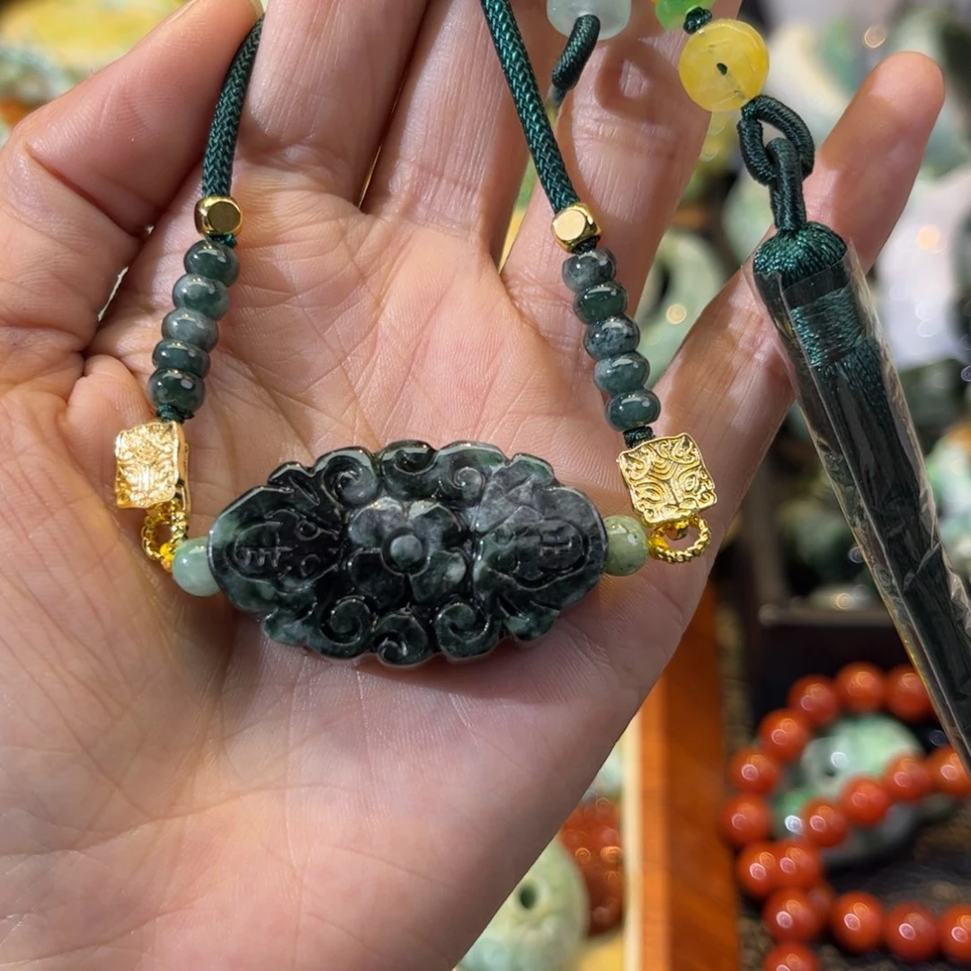 翡翠颈饰未镶嵌杨*待编款