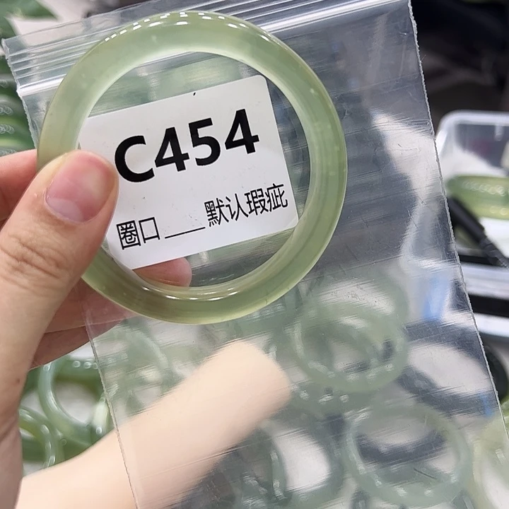 王***子蛇纹石玉未镶嵌手镯