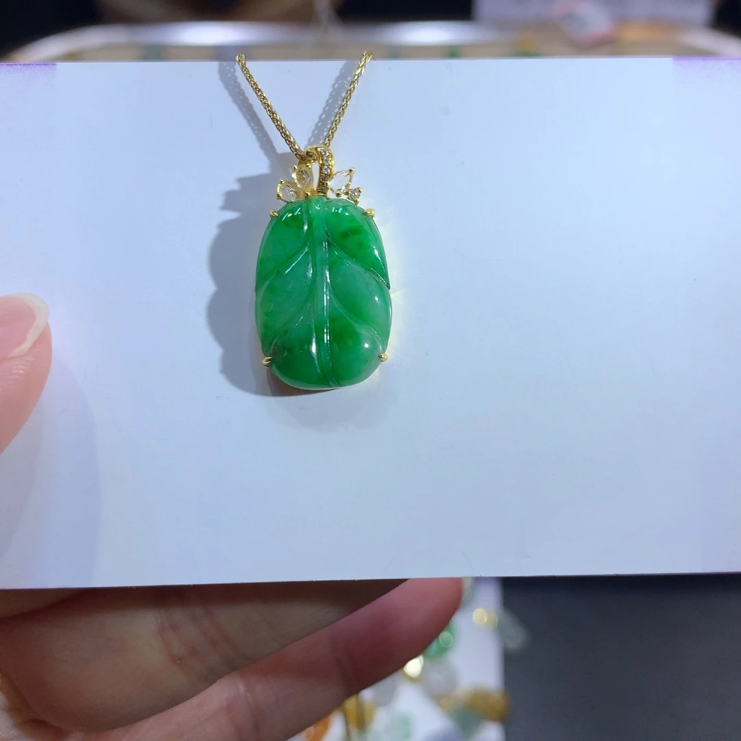 翡翠18K金镶嵌颈饰