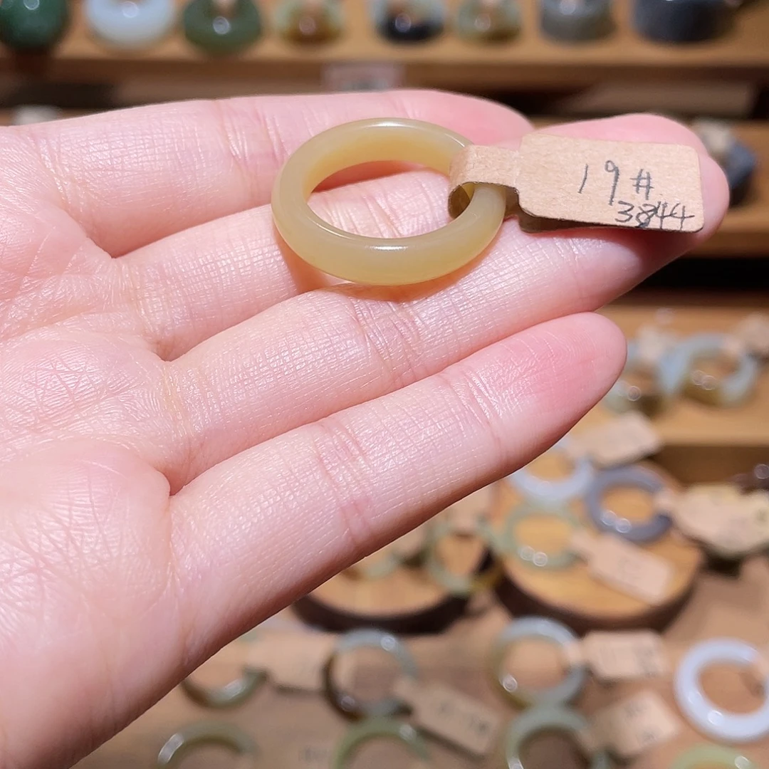 和田玉未镶嵌戒指18.9