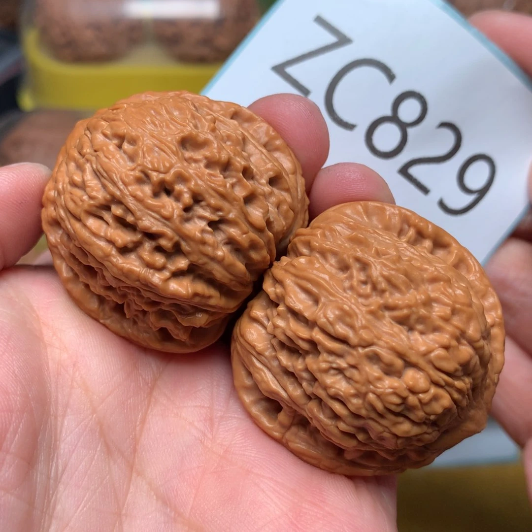 文玩核桃把件平谷绣球38