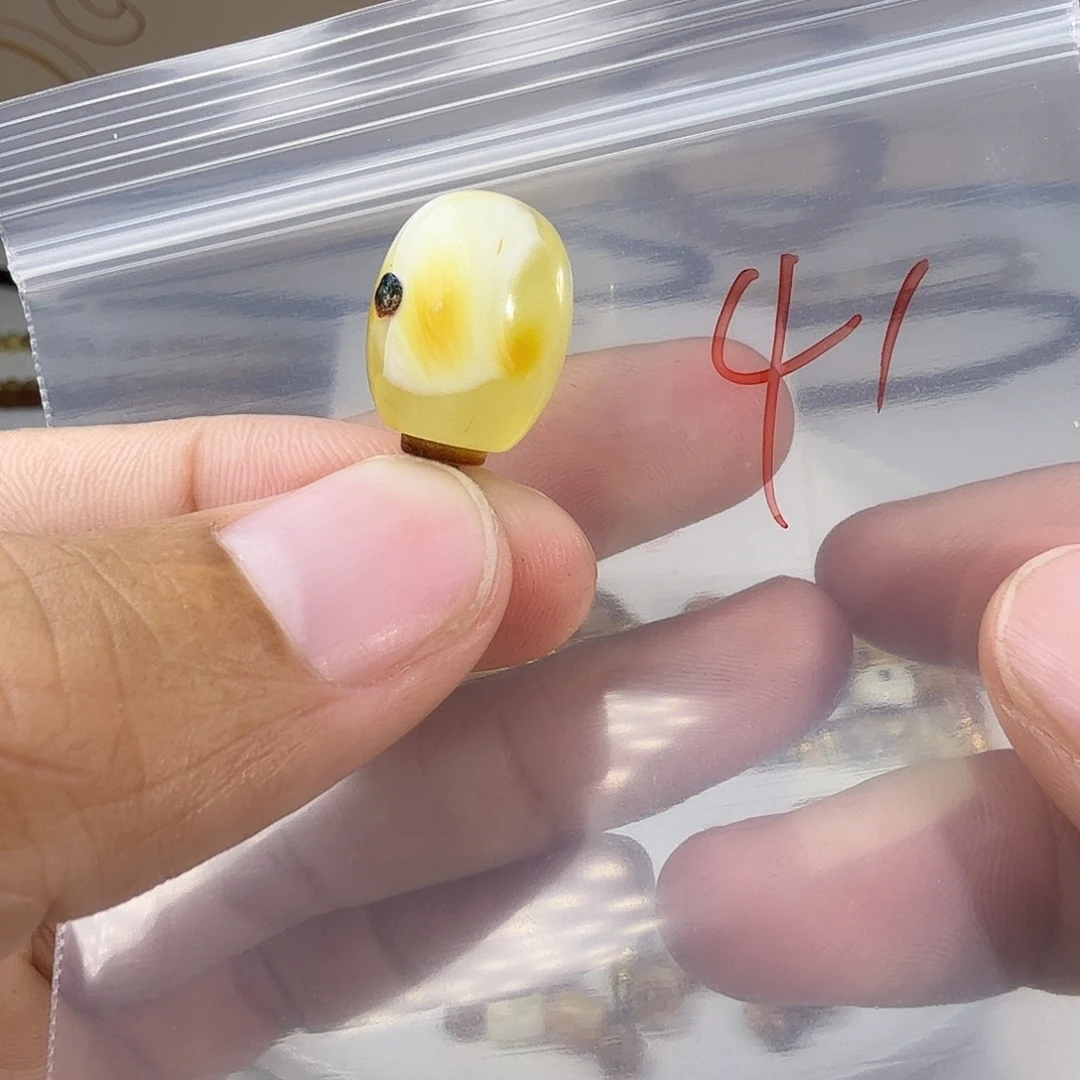 琥珀未镶嵌裸石琥珀