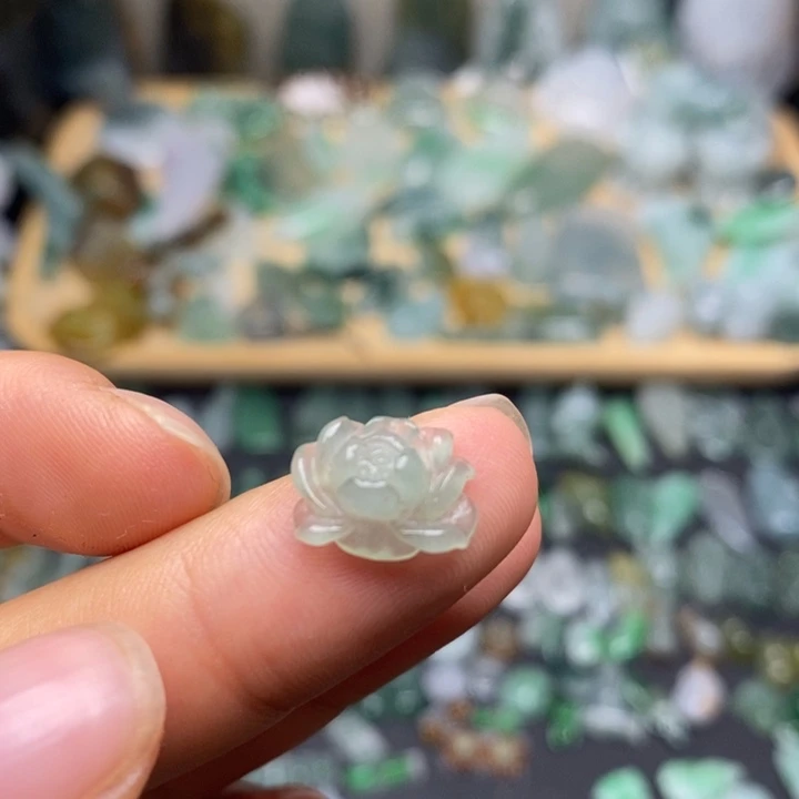 颈饰未镶嵌翡翠莲花