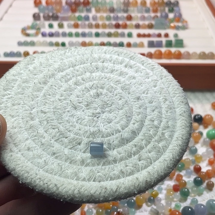 翡翠散珠未镶嵌定制翡翠桶珠卡6.4*6.1