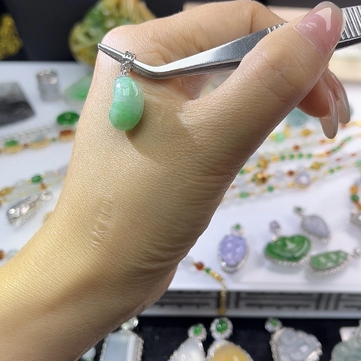 翡翠未镶嵌颈饰翡翠腰子