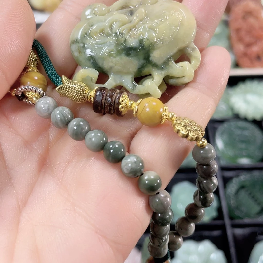 蛇纹石玉颈饰未镶嵌