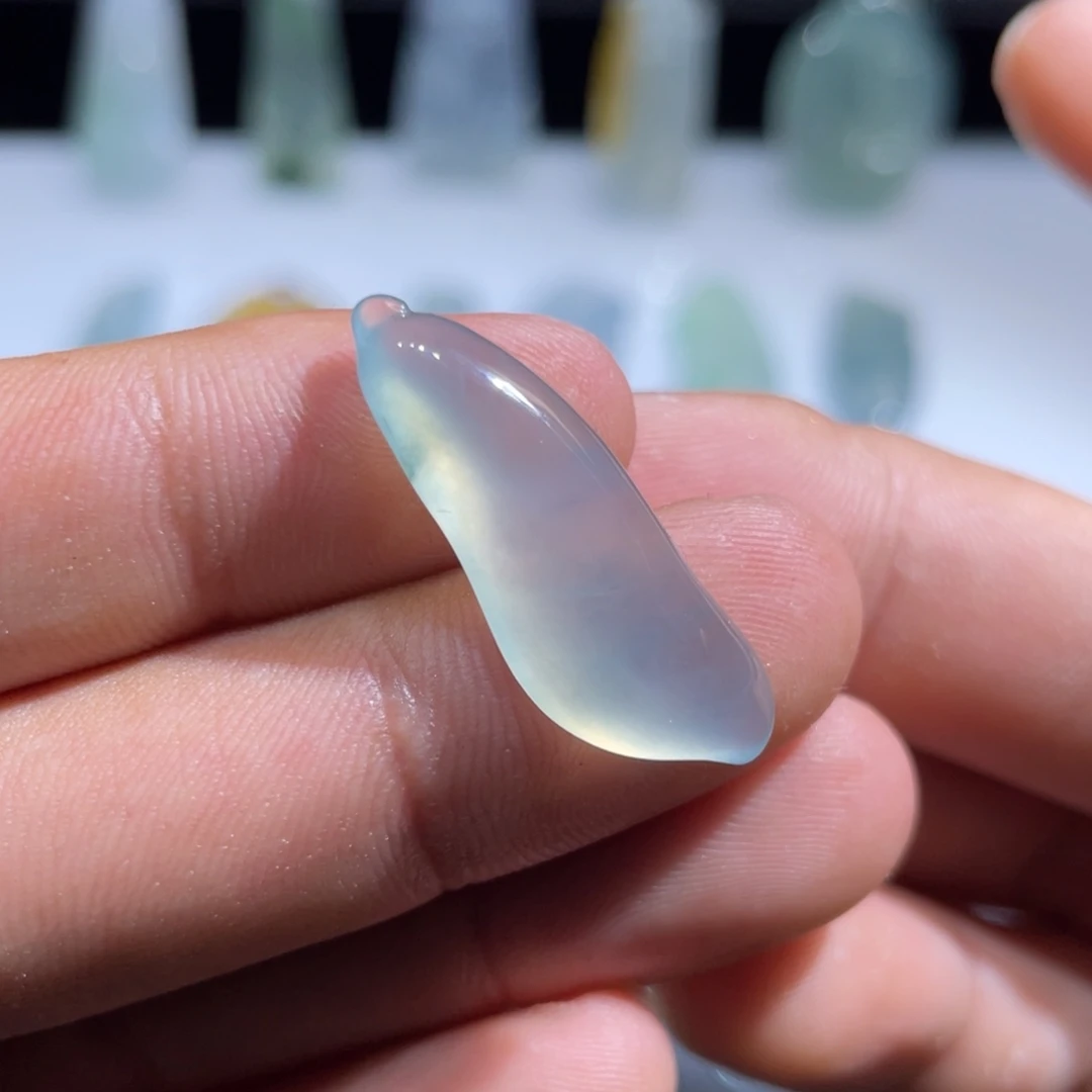 颈饰未镶嵌翡翠随形福瓜