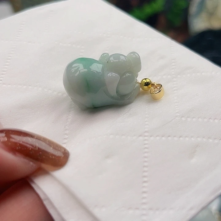 翡翠未镶嵌颈饰挂件