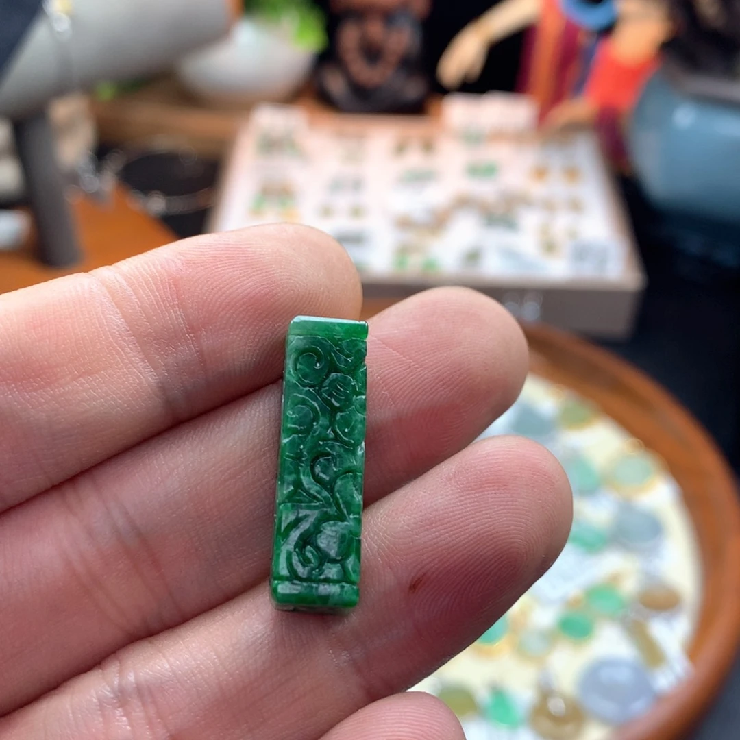 颈饰未镶嵌翡翠1111