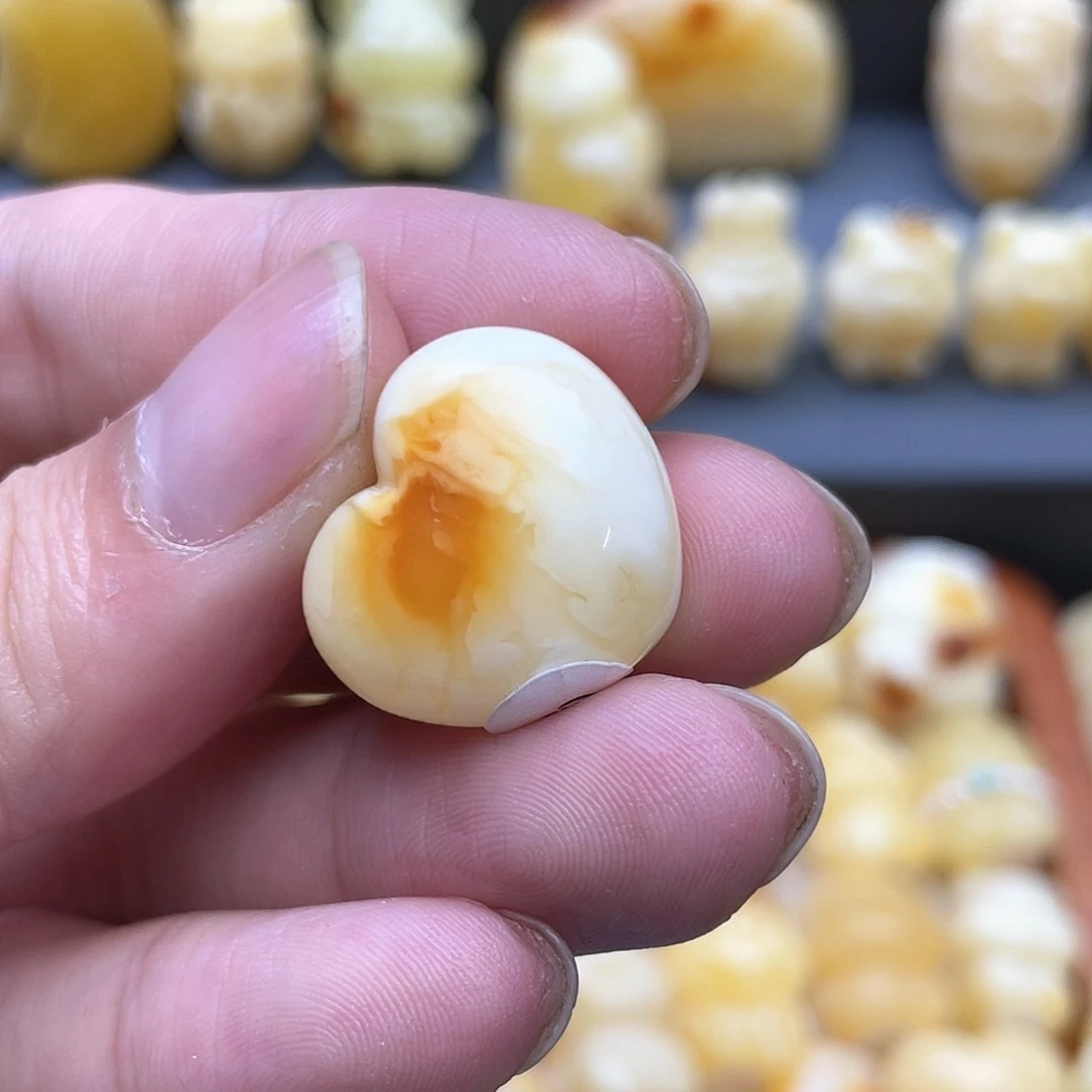 琥珀裸石未镶嵌蜜蜡