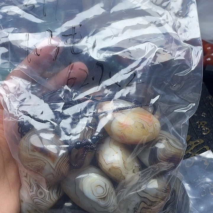 用***8玛瑙/玉髓未镶嵌珠宝半成品