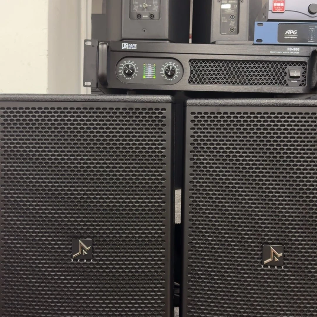 未拆封新****）4个音响2个功放话筒点歌机效果器机柜时续器