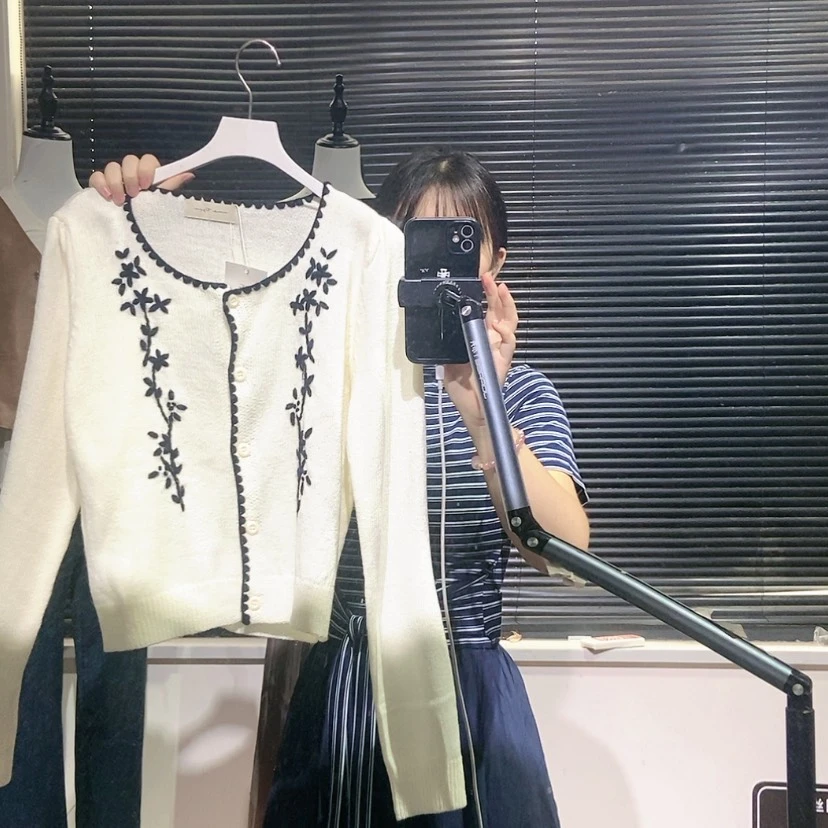 【闪购商品】钩花开衫