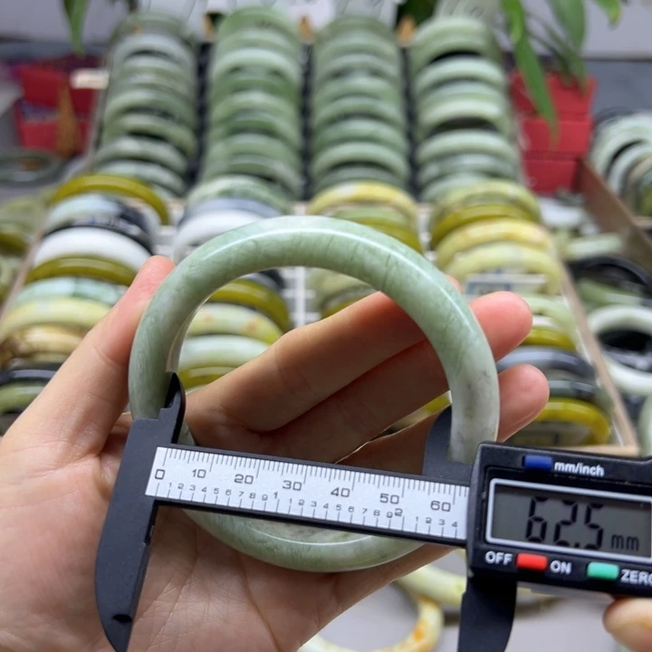 蛇纹石玉未镶嵌手镯36