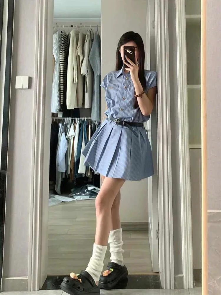 学院风蓝色条纹衬衫连衣裙子收腰显瘦气质设高个子小众百褶短裙夏