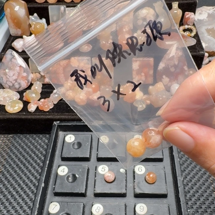 我***住玛瑙/玉髓合金颈饰