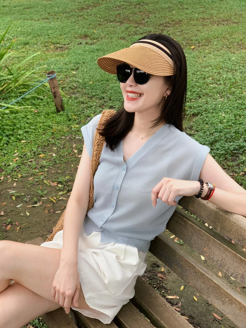 【花雾】时尚气质清新蓝灰色无袖针织上衣高腰白色休闲短裤套装