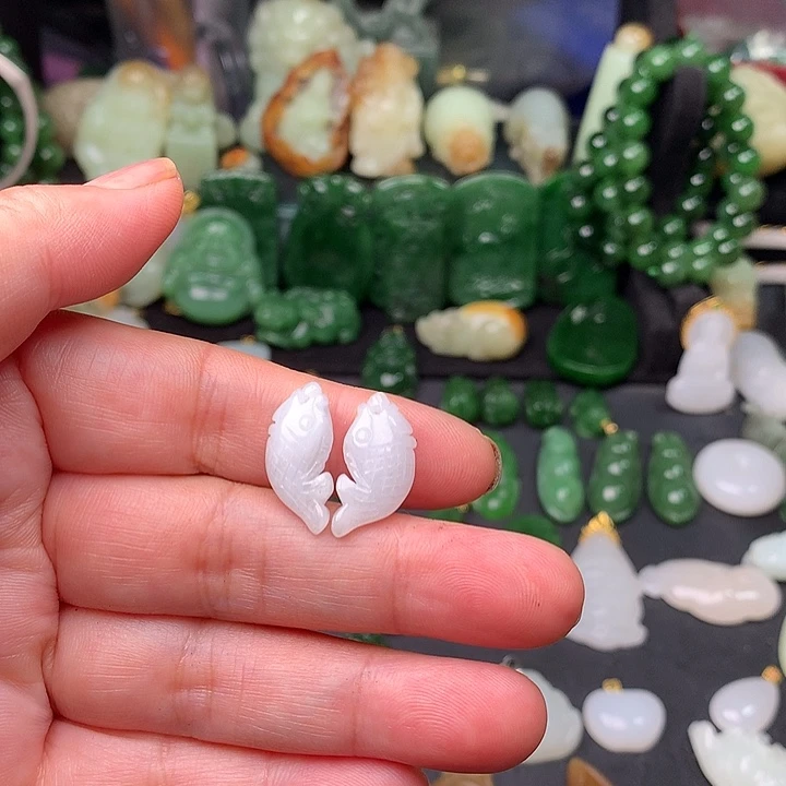 幽***伈和田玉未镶嵌颈饰