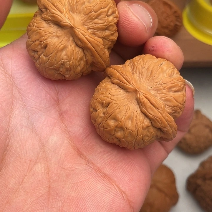 ****李文玩核桃吊坠元宝