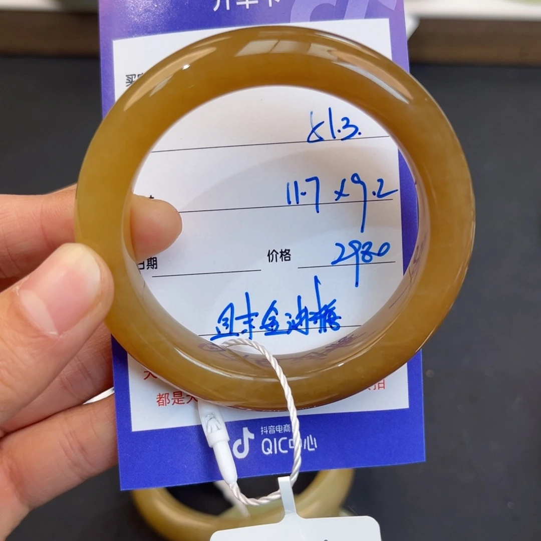 发***章和田玉未镶嵌手镯