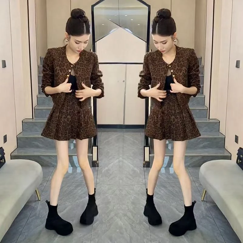 韩版时尚气质百褶裙套装秋季新款显瘦豹纹洋气减龄小个子外套半裙
