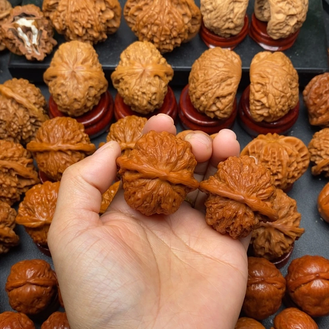 文玩核桃把件40血麒麟