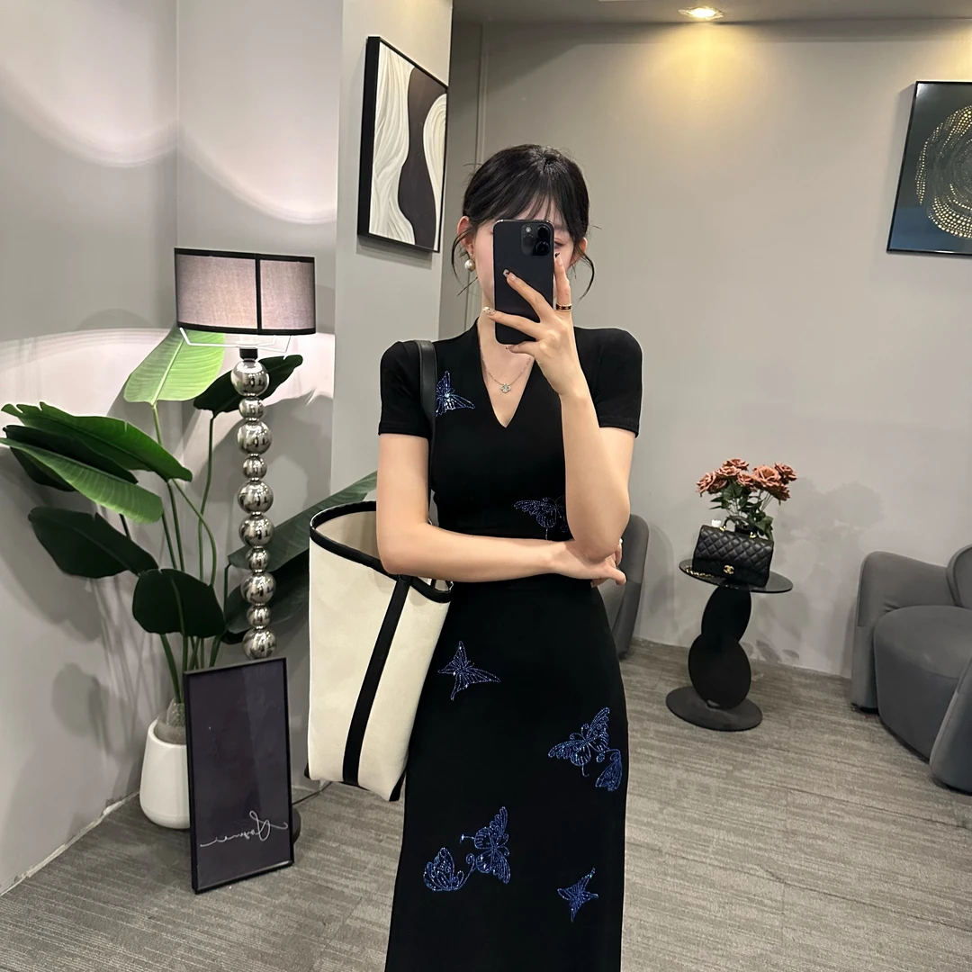 【Gouya】赫本风性感V领短袖蝴蝶伞裙套装女2025夏季新款收腰半身裙