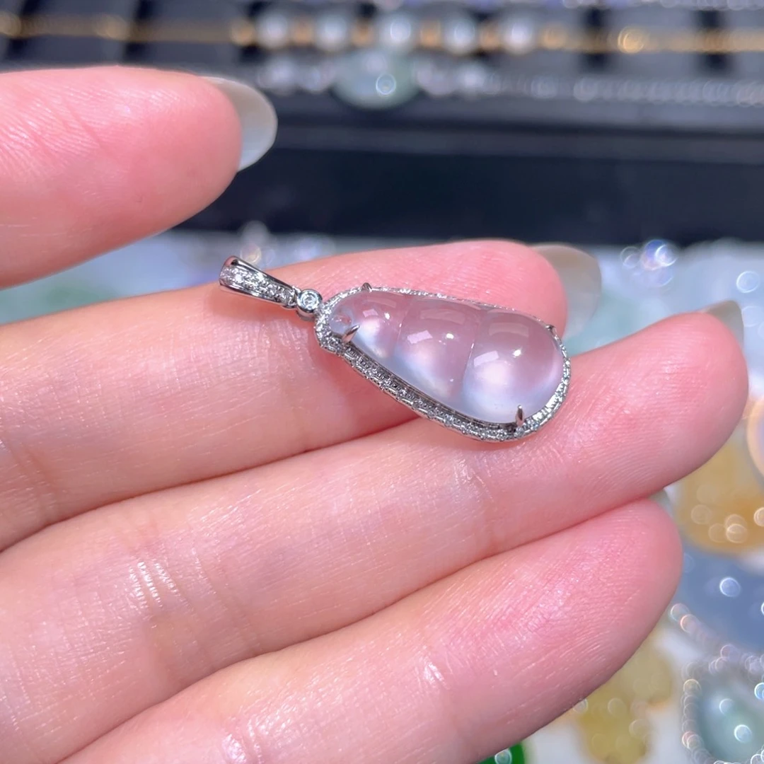 颈饰18K金镶嵌翡翠翡翠