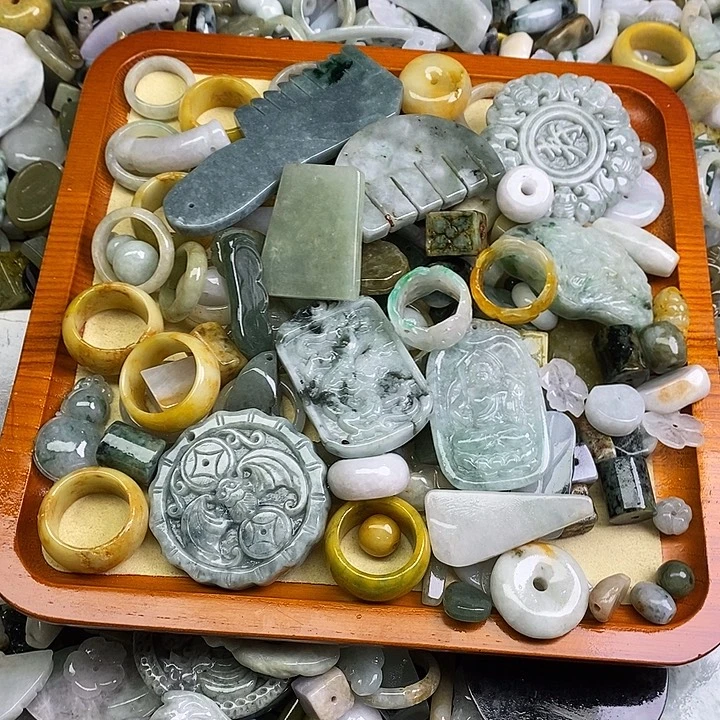 瞿***巧翡翠未镶嵌颈饰天然翡翠190