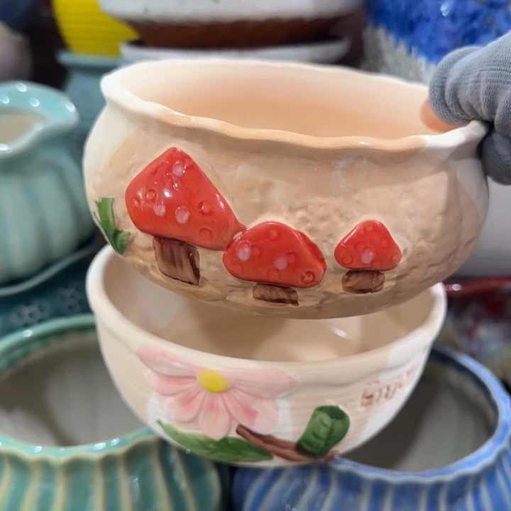 凑9块包邮，有孔，陶瓷花盆